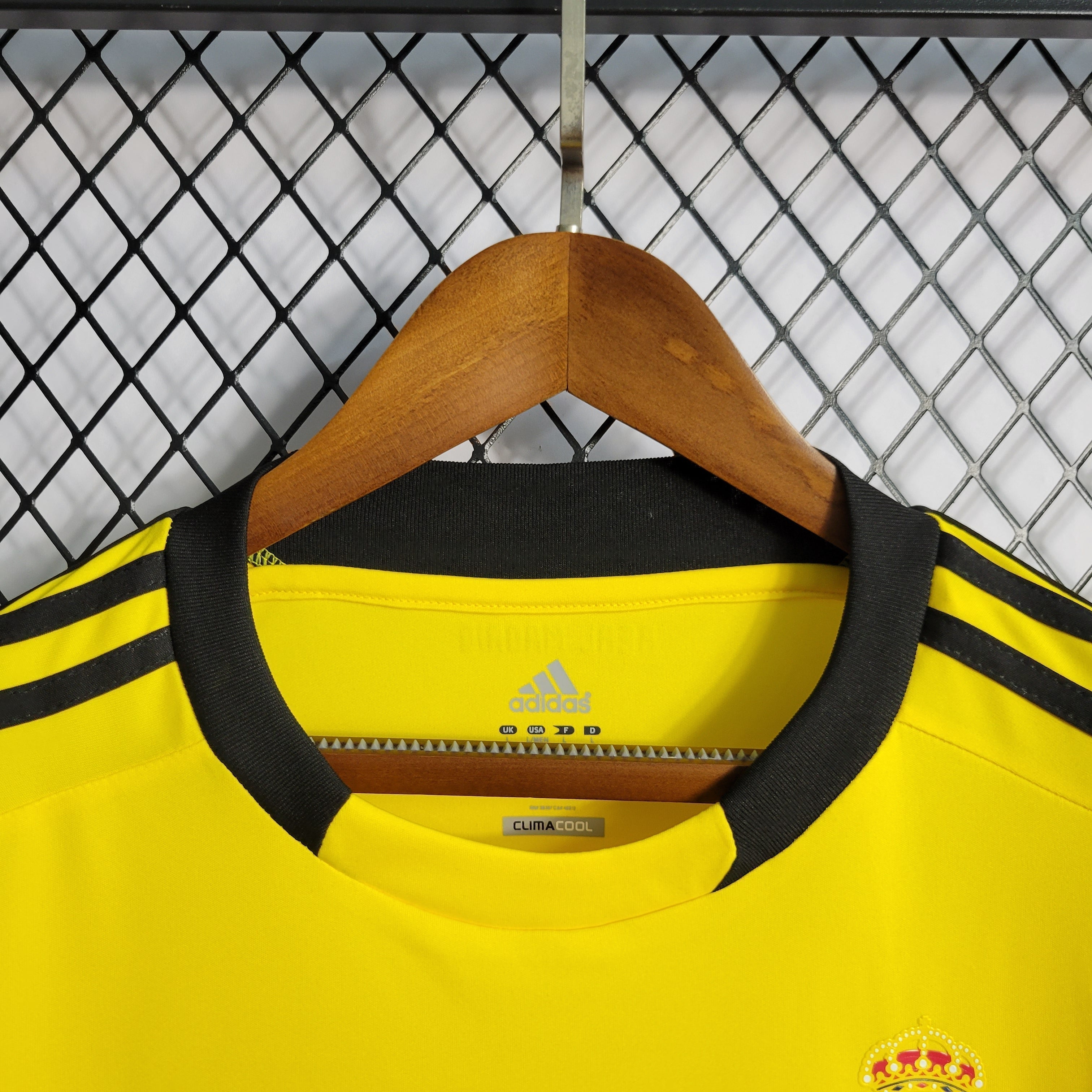 Camisa Real Madrid Goleiro Amarela 11/12 - Versão Retro